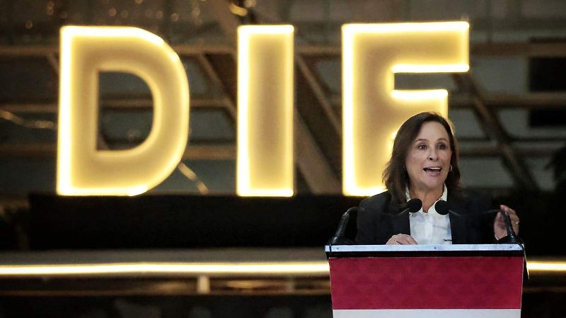 Encendido del árbol navideño DIF